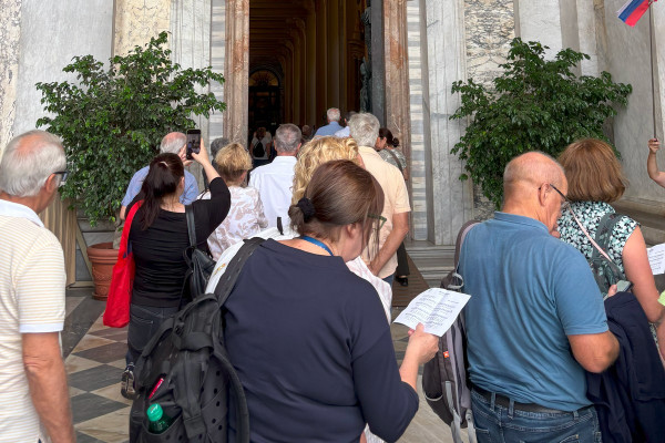 Sestra Božena Kutnar o izkušnji jubileja 2025 v Sloveniji in Rimu