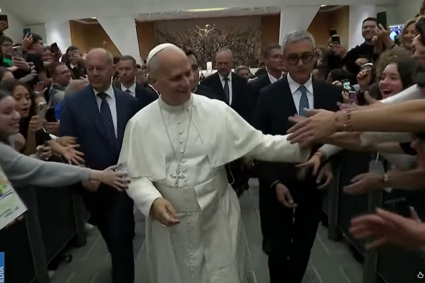 Papež študentom: Vzemite življenje v svoje roke!