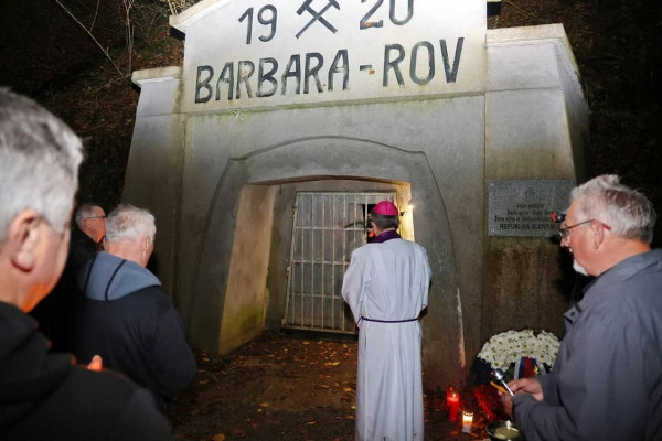 Obisk grobišč ob prazniku vseh svetih