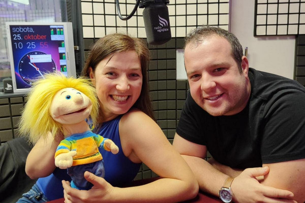 Pedenjped je oživel kot radovedna lutka