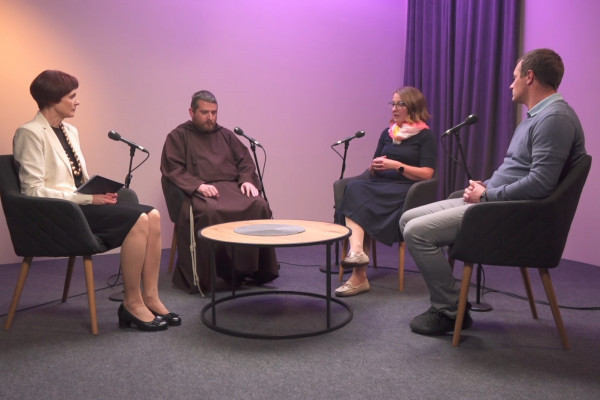 Večer za zakonce in družine ob 20.00: O izgubi otroka in poti do ozdravljenja #video