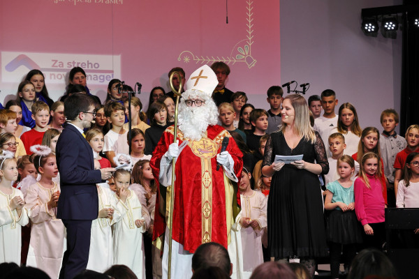 Dobrodelni Miklavžev večer za streho telovadnice