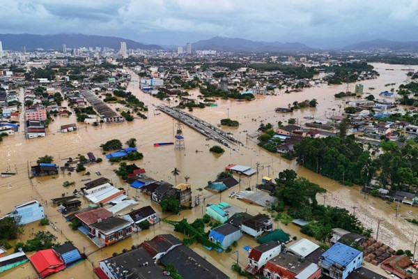 Salezijanci na Tajskem mobilizirali hitro pomoč v najhujših poplavah v 25 letih