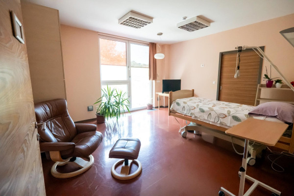 Lepo darilo za božične praznike – napoved nove hiše hospica