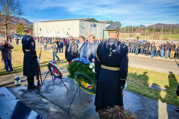 Peterle: To je naša vojska. Vojska zavezana domovini in demokratični volji slovenskega naroda