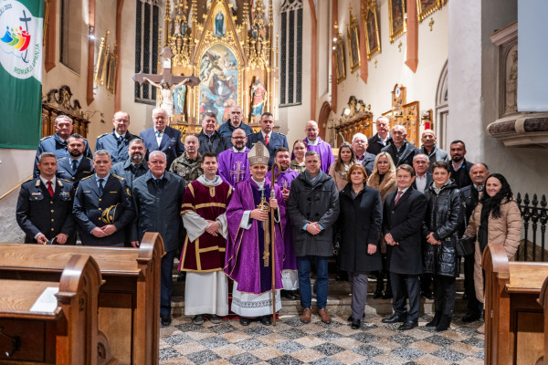 Božič naj bo priložnost, da kot narod okrepimo upanje za prihodnost domovine