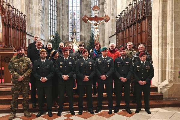 Romarji Radia Ognjišče med Dunajem in Bratislavo – v molitvi, zgodovini in srečanju s Slovensko vojsko