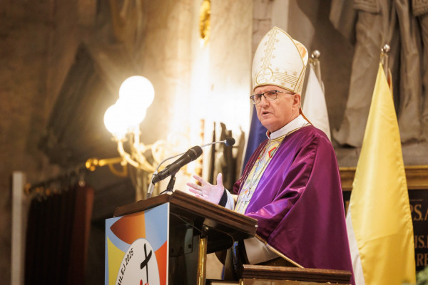 Nadškof Zore na Tomaževi proslavi: Varnega splava ni!