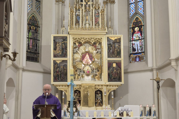 Adventne duhovne spodbude direktorja msgr. Trstenjaka: Bog iz nerodovitnosti začne novo življenje