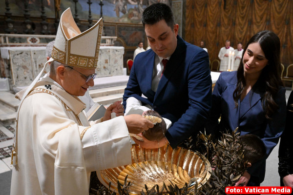 Papež Leon XIV. na nedeljo Jezusovega krsta: Velik dar, ki smo ga prejeli, pričujmo z veseljem in doslednostjo