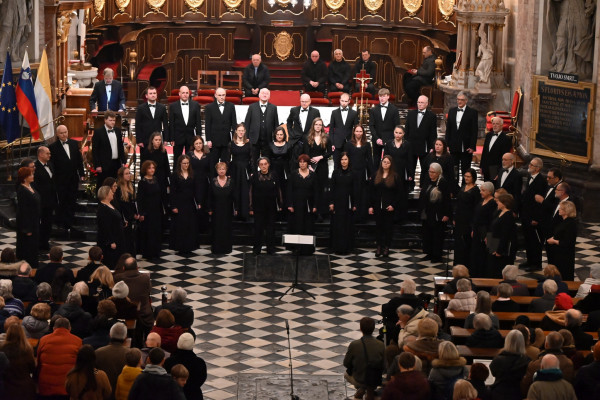 Zahvala za leta ustvarjanja Mešanega pevskega zbora Antona Foersterja