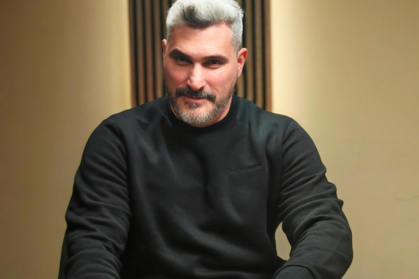 Politika in zdravstvo: med “belim šumom” afer in iskanjem kompromisa - 1. del pogovora z Janom Macarolom