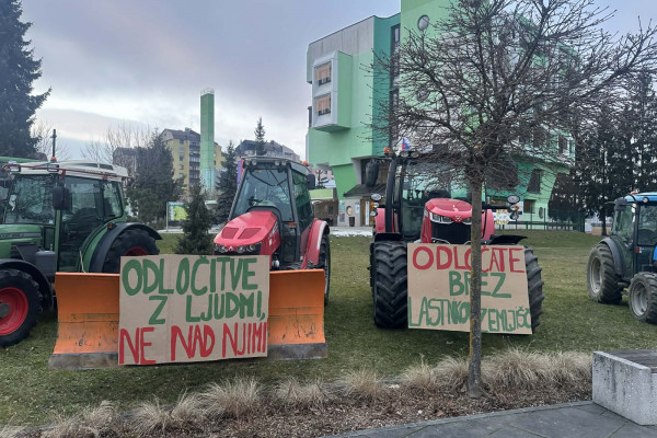Protest v Žalcu: Kmetje zahtevajo spremembe državnega prostorskega načrta