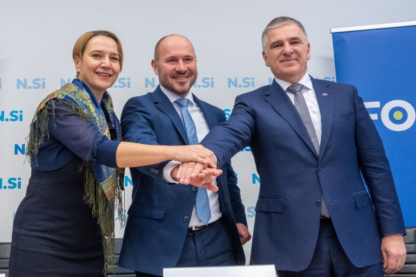 Korak k desnosredinski vladi