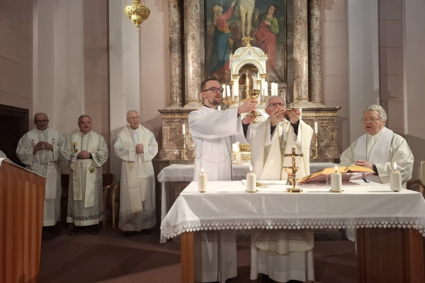 Naloga medijev: obvarovati tri obraze