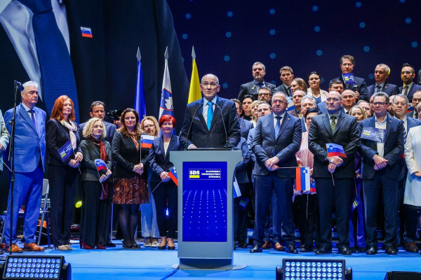 Janša: Za spremembe potrebujemo »ustavno večino razuma«