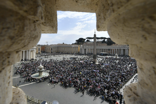 Papež Leon XIV.: Naj potihnejo orožja in naj spregovorijo ljudstva