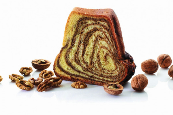 Priprave na veliko noč: Skrivnosti sočne potice in slastne šunke v testu