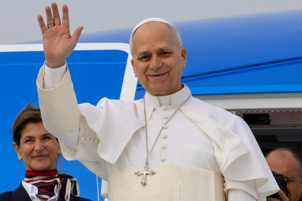 Papež na poti v Kamerun, ki ga pretresata nasilni konflikt in korupcija