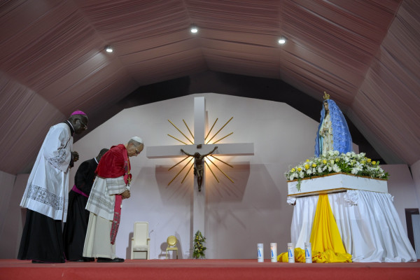 30.000 vernikov s papežem molilo rožni venec