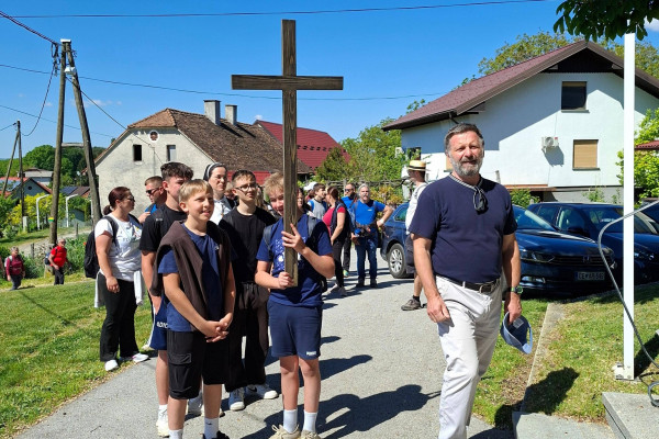 Romanje za dobre družine in nove duhovne poklice povezalo več kot 500 romarjev