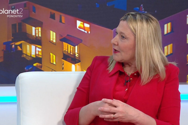Ministrstvo za kulturo začasno ustavlja razpise, ministrica zavrača očitke o obračunavanju s kulturniki