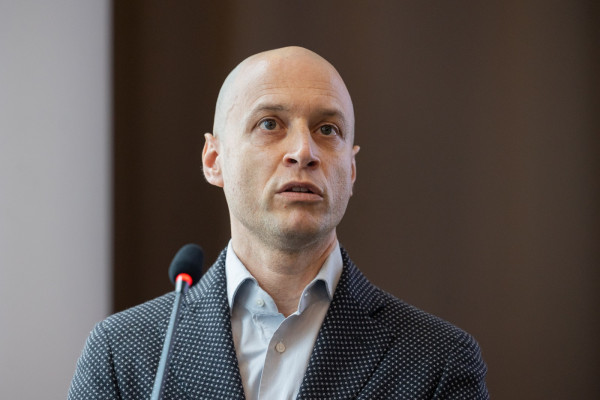 Vlada v čisto normalnih razmerah proračun pripeljala do roba