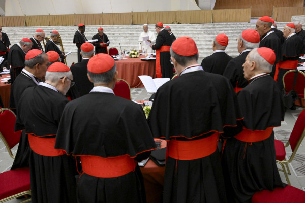 V ospredju zasedanja konzistorija razmisleki o gradnji miru skozi evangelizacijo