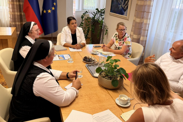 Šola v Šentpetru v finančnih in kadrovskih težavah, za pomoč zaprosila tudi Slovenijo