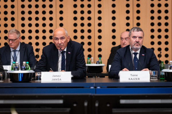 Slovenski diplomati na posvetu dobili usmeritve za prihodnje delovanje