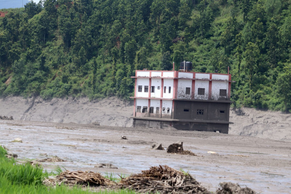 Nepal in Tibet: več kot 500 mrtvih, nevarnost še ni minila