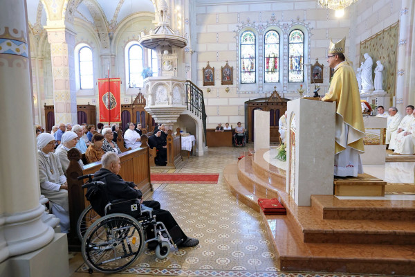 Bolniki, invalidi in ostareli celjske škofije poromali v »slovenski Lurd«