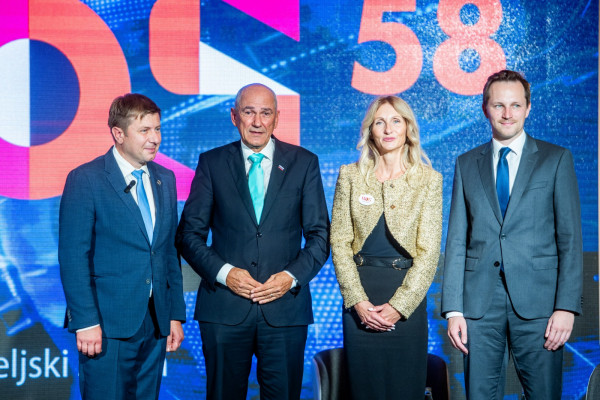 Janša na MOS-u napovedal prestrukturiranje javnega sektorja