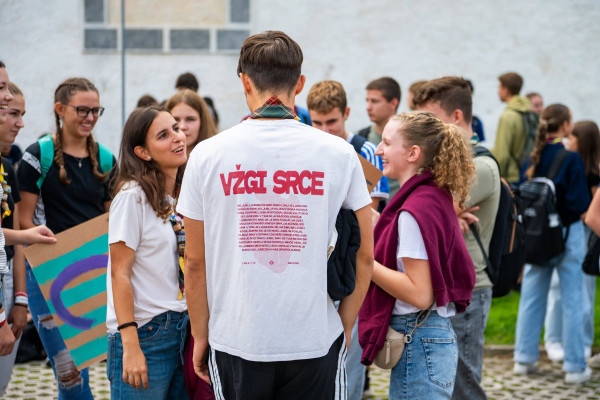 Stična mladih vžgala 5.500 src