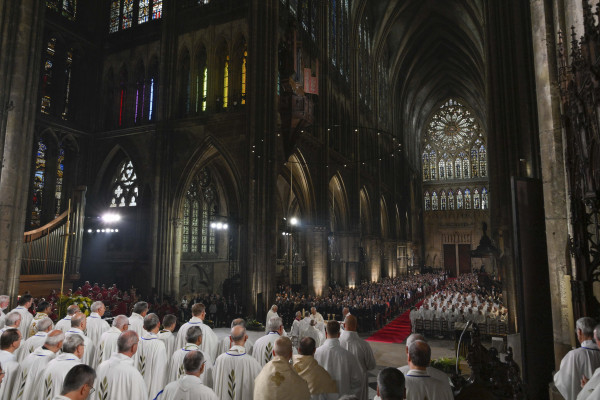 Papež Leon XIV. z mašo v Metzu sklenil apostolski obisk Francije