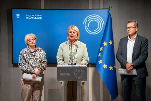 Koalicija zavrača očitke o odvzemanju sredstev nevladnim organizacijam
