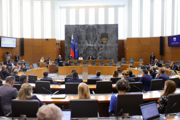 Opozicija obsoja t. i. genocid v Gazi, o preganjanju kristjanov pa molči