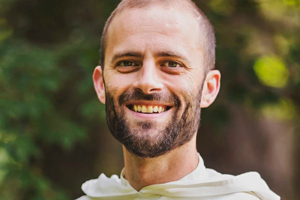 Gregory Pine: Naše besede lahko gradijo ali rušijo odnose
