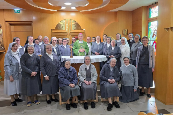 Škof Saje: Redovne skupnosti naj bodo kvas evangelija
