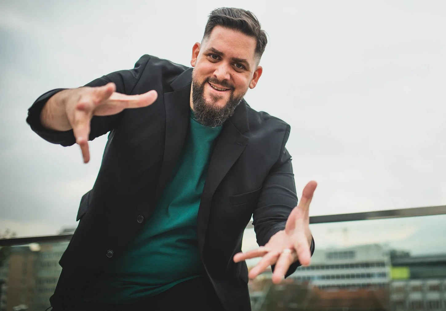 Boštjan je ambasador, navduševalec branja. Branje nas uči osredotočenja. 