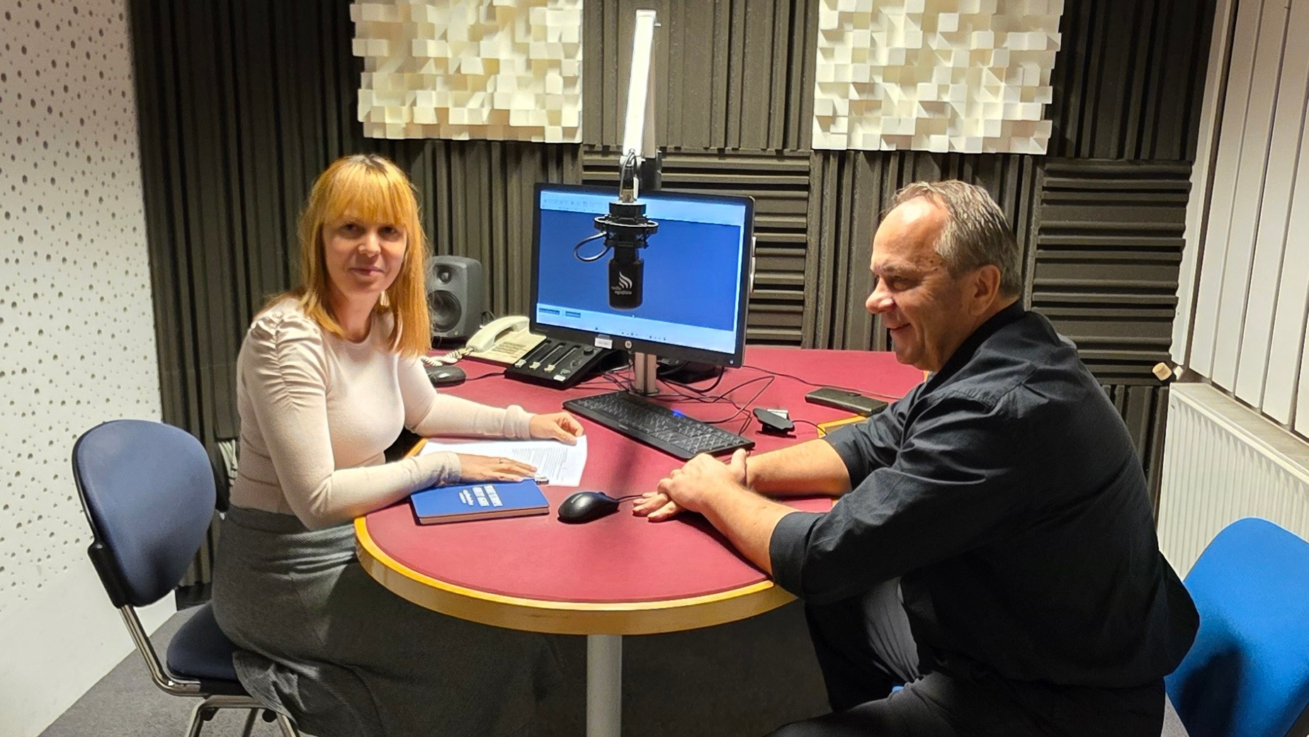 Pogovor z evropskim poslancem Brankom Grimsom v studiu Radia Ognjišče