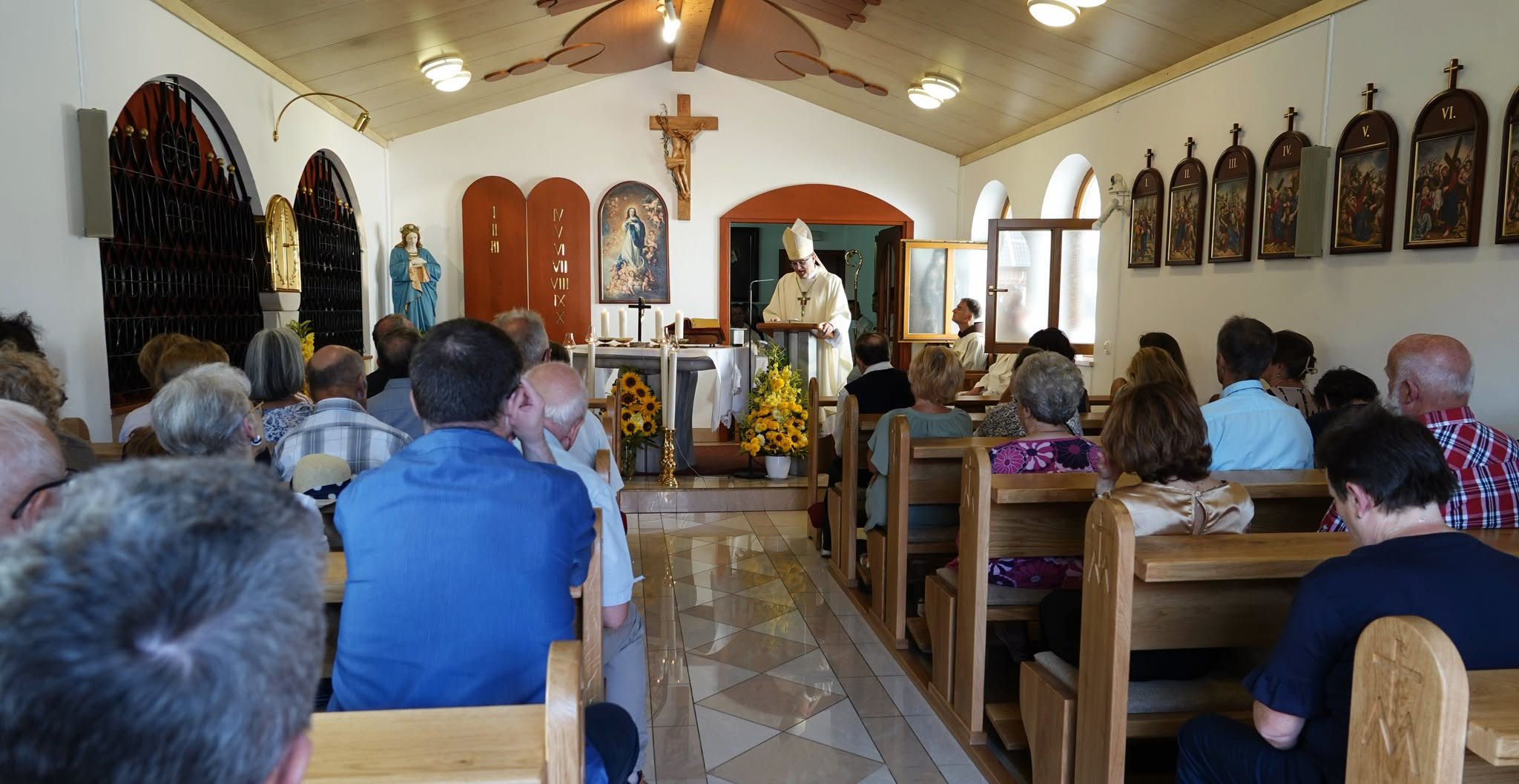 Sv. mašo je daroval celjski škof msgr. dr. Maksimilijan Matjaž.