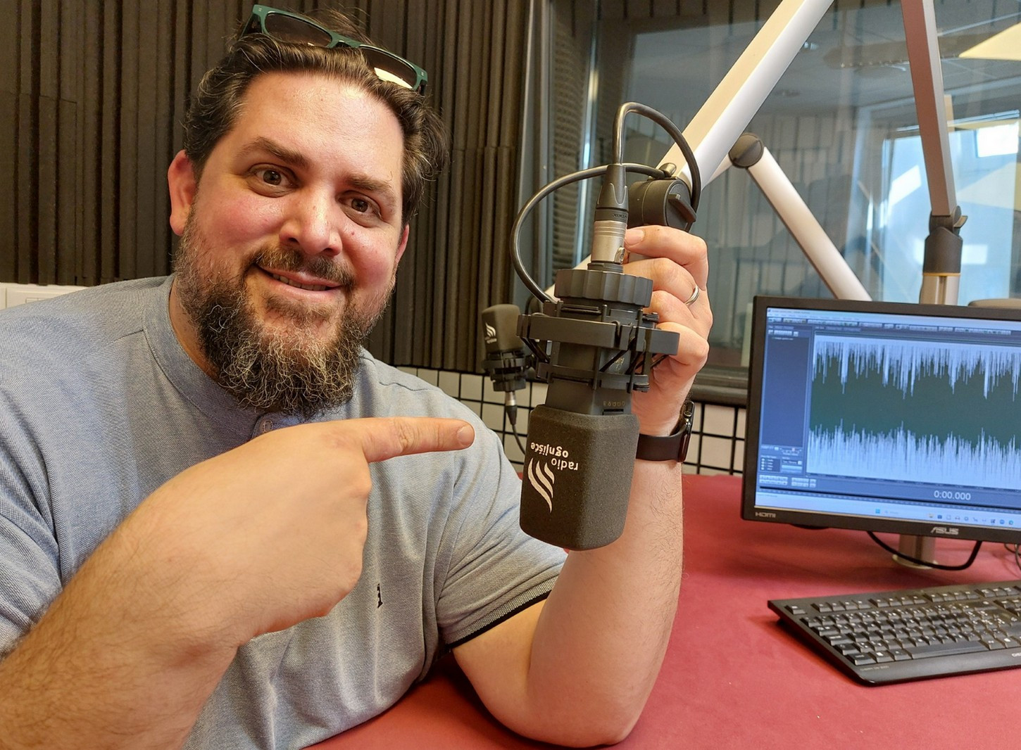 Boštjan Gorenc - Pižama je navdihujoč sogovornik, enako duhovit, ko ga beremo, poslušamo in gledamo. 