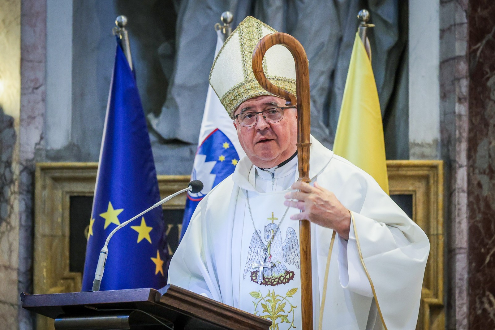 Maša za žrtve totalitarnih in avtoritarnih režimov v ljubljanski stolnici, ki jo je vodil pomozni škof dr.  Franc Šuštar.