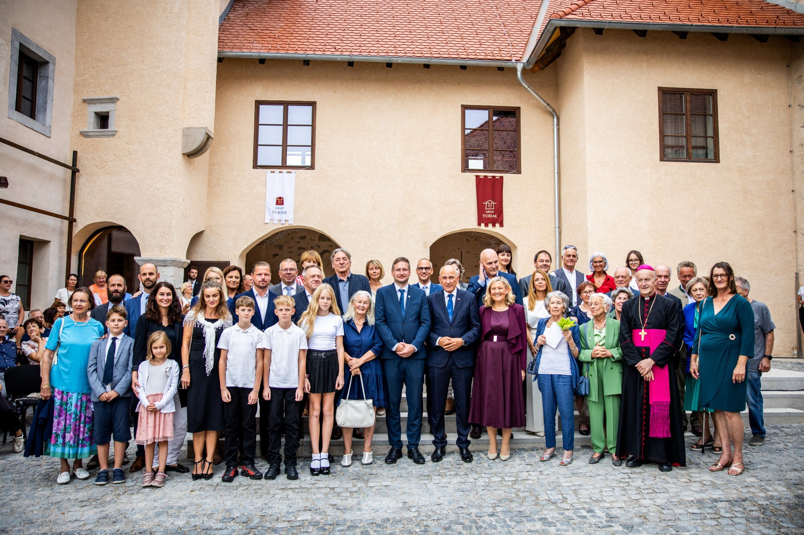 Zbrani na slovesnosti