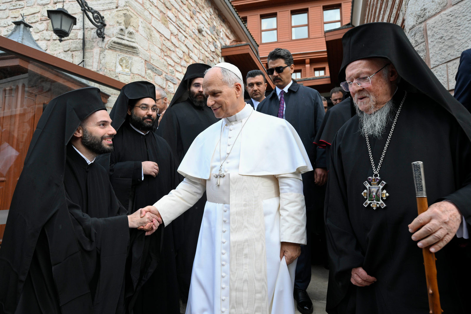 Papež Leon XIV., patriarh Bartolomej I. in spremstvo
