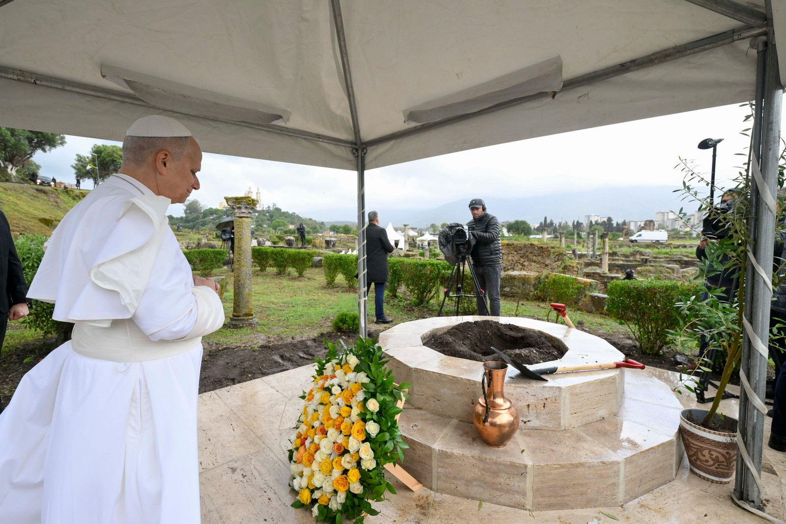 Papež na kraju ruševin Hipona