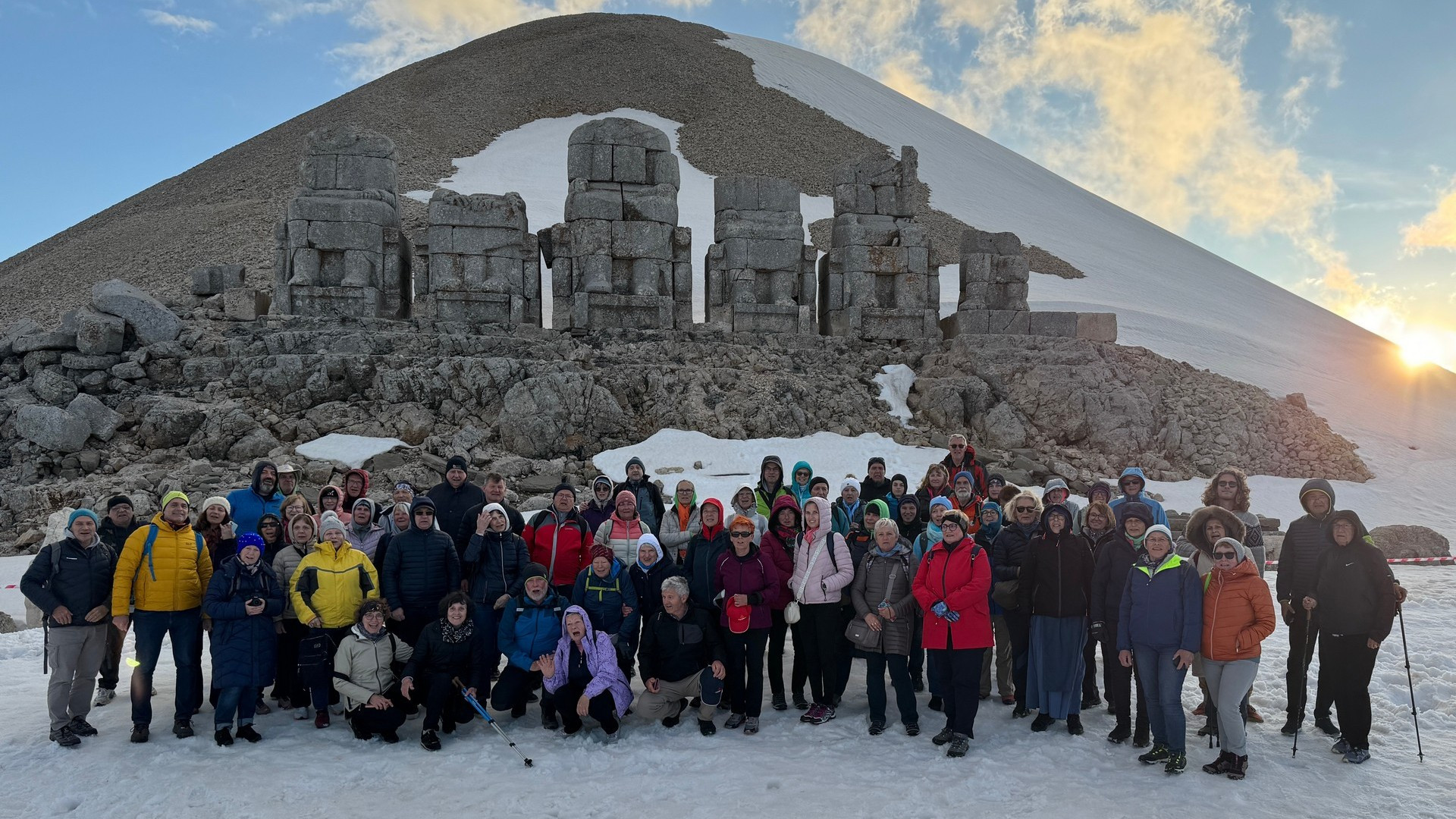 Na gori Nemrut  Kralj Antioh I. si je tukaj postavil spomenik med bogovi in natančno določil rituale, s katerimi naj bi slavili njegovo veličino. Na gori pod UNESCOVO zaščito se je slišala slovenska pesem - Zdravljico.