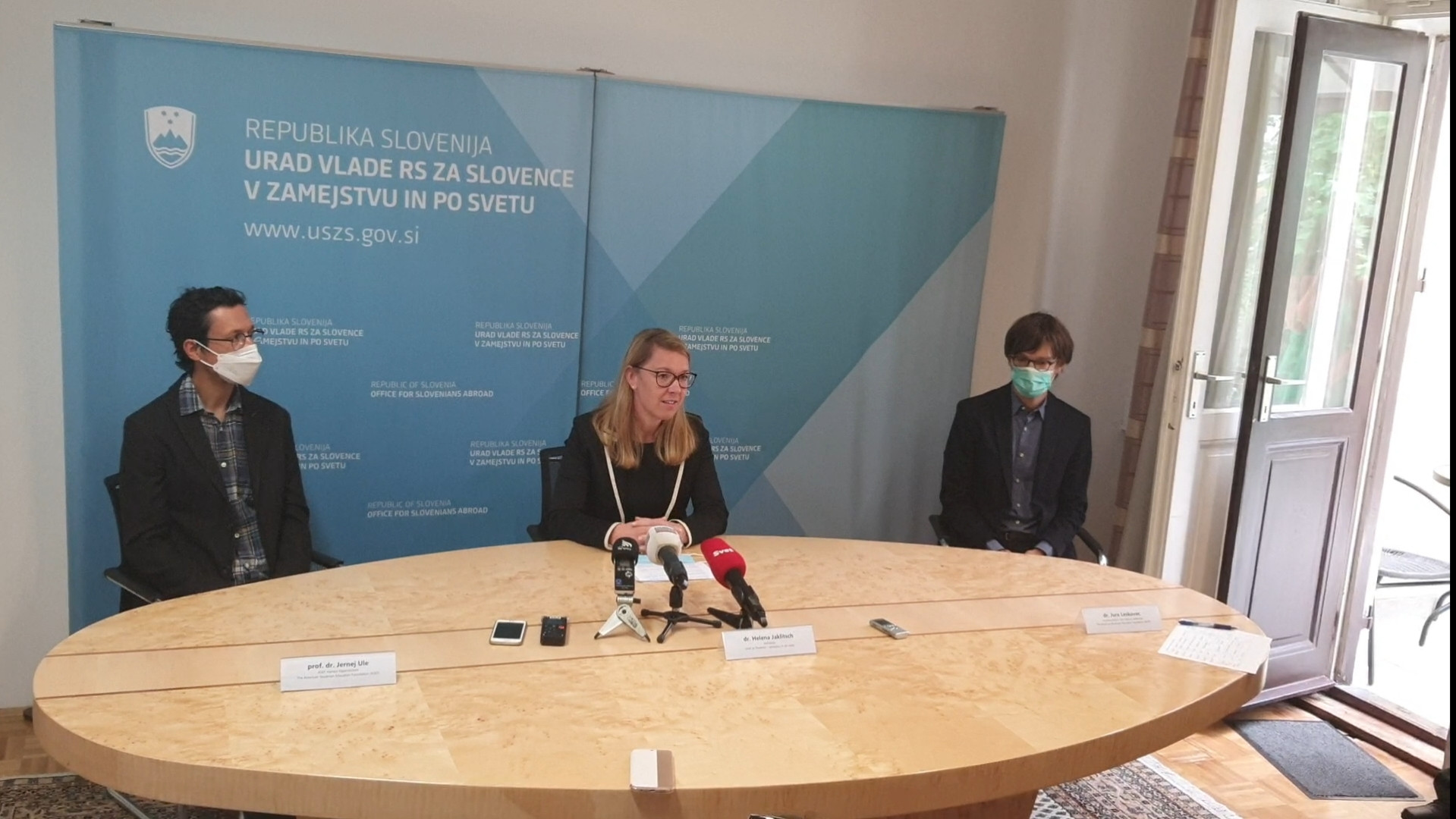Dr. Ule, dr. Leskovec in dr. Jaklitsch na novinarski konferenci