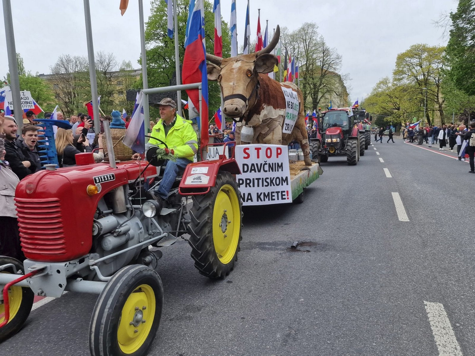 Prizor protesta izpred parlamenta